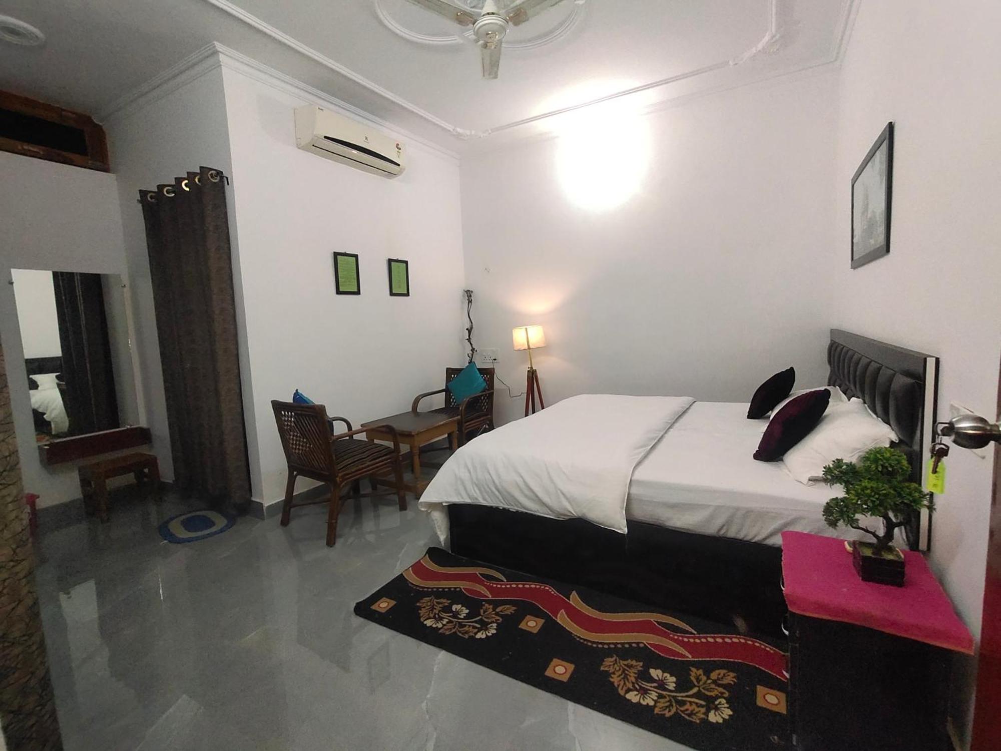 Khajuraho Glory Homestay Exterior foto