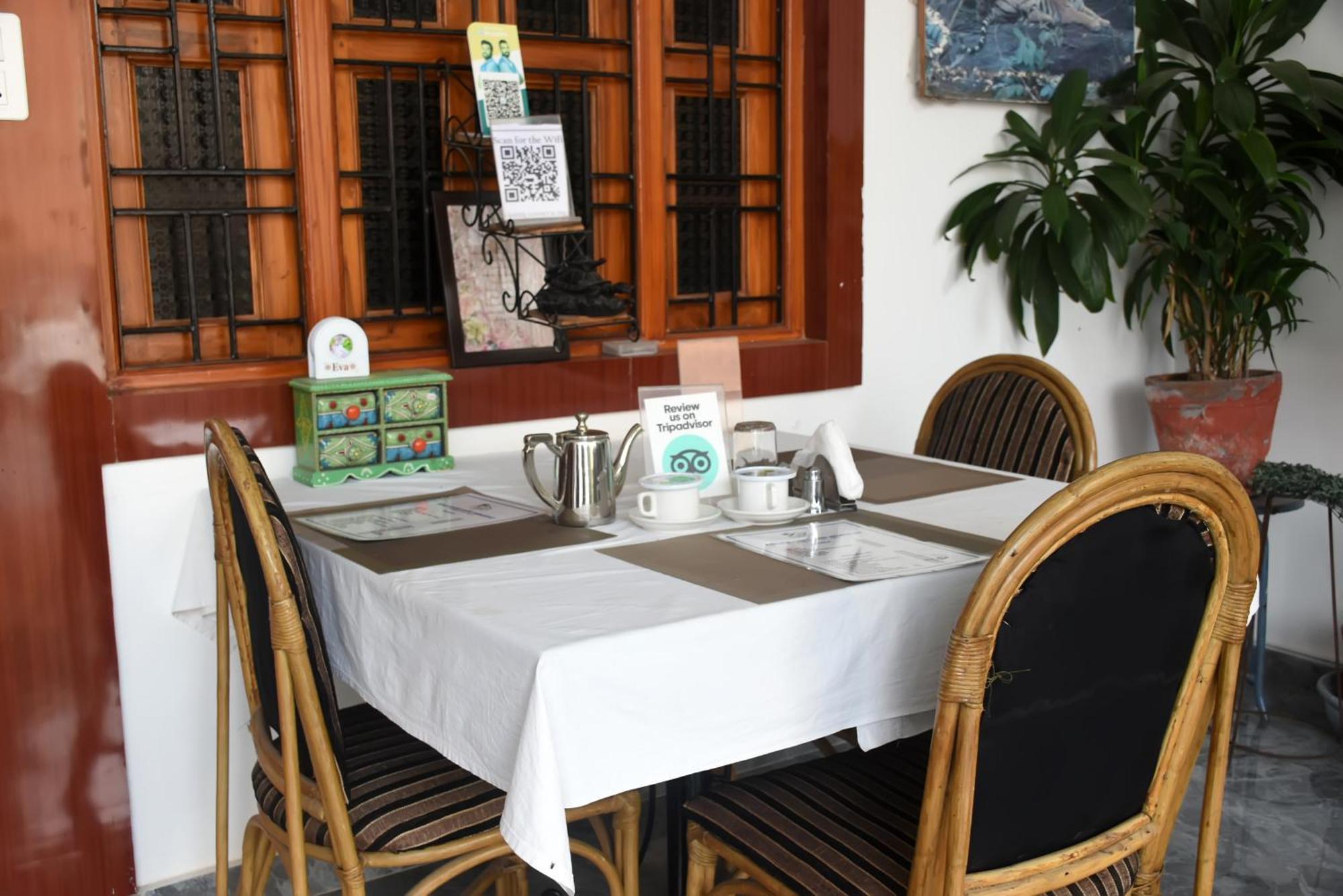 Khajuraho Glory Homestay Exterior foto