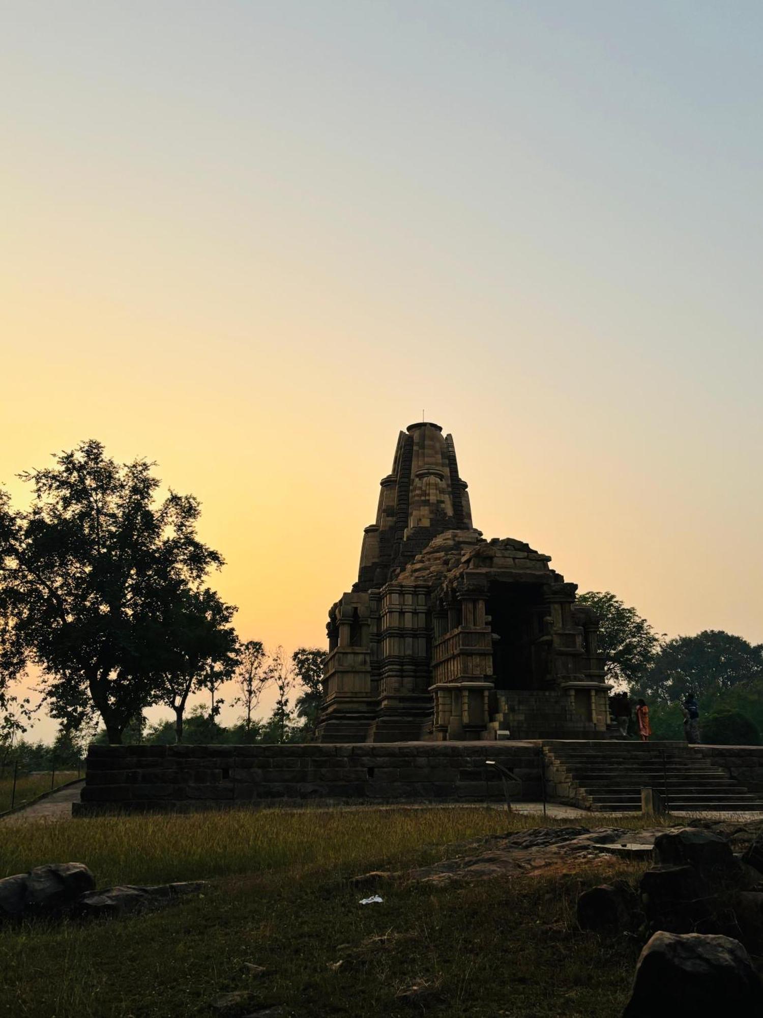 Khajuraho Glory Homestay Exterior foto