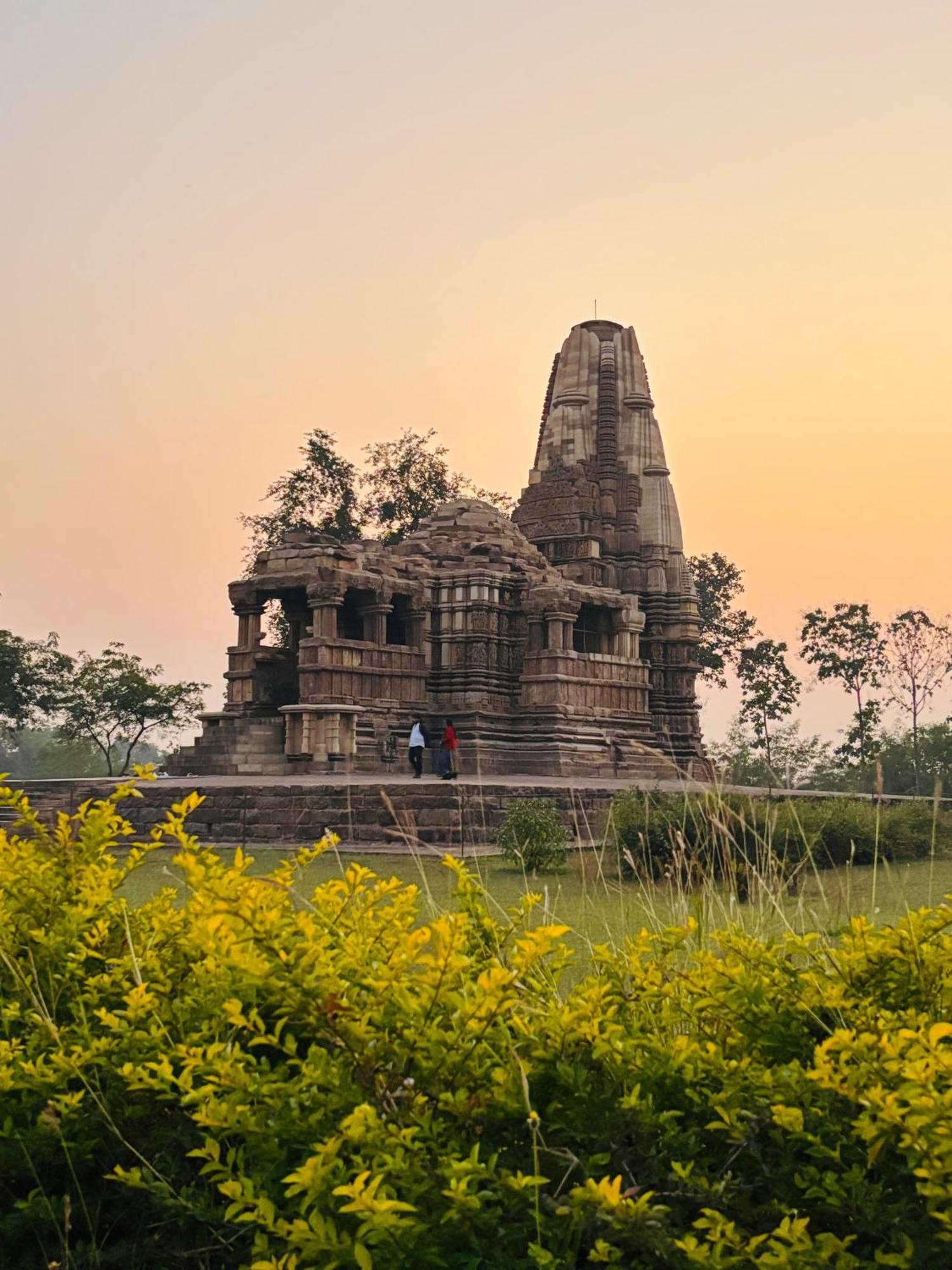 Khajuraho Glory Homestay Exterior foto